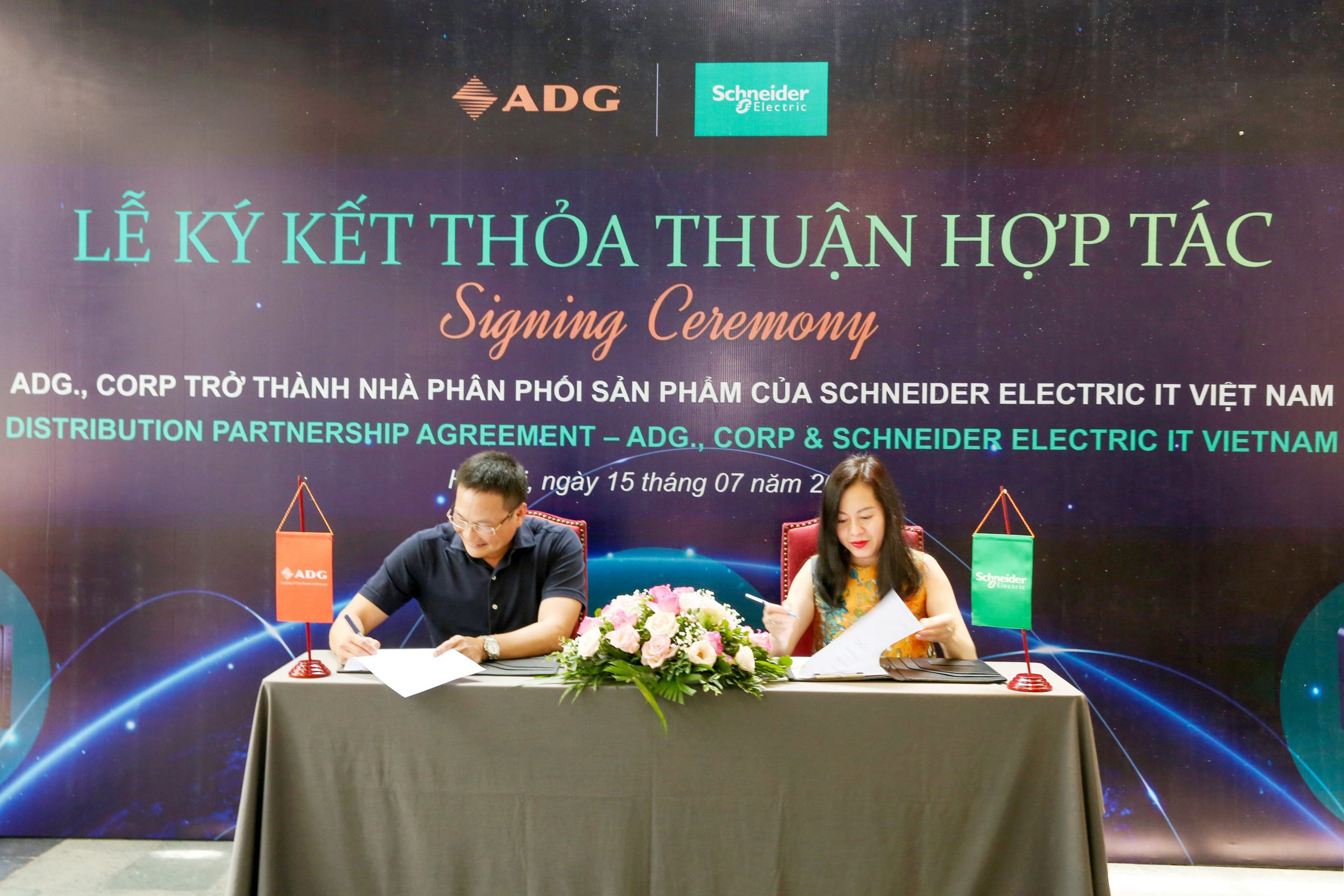 ADG chính thức trở thành Nhà phân phối của APC- Schneider Electric IT Việt Nam.