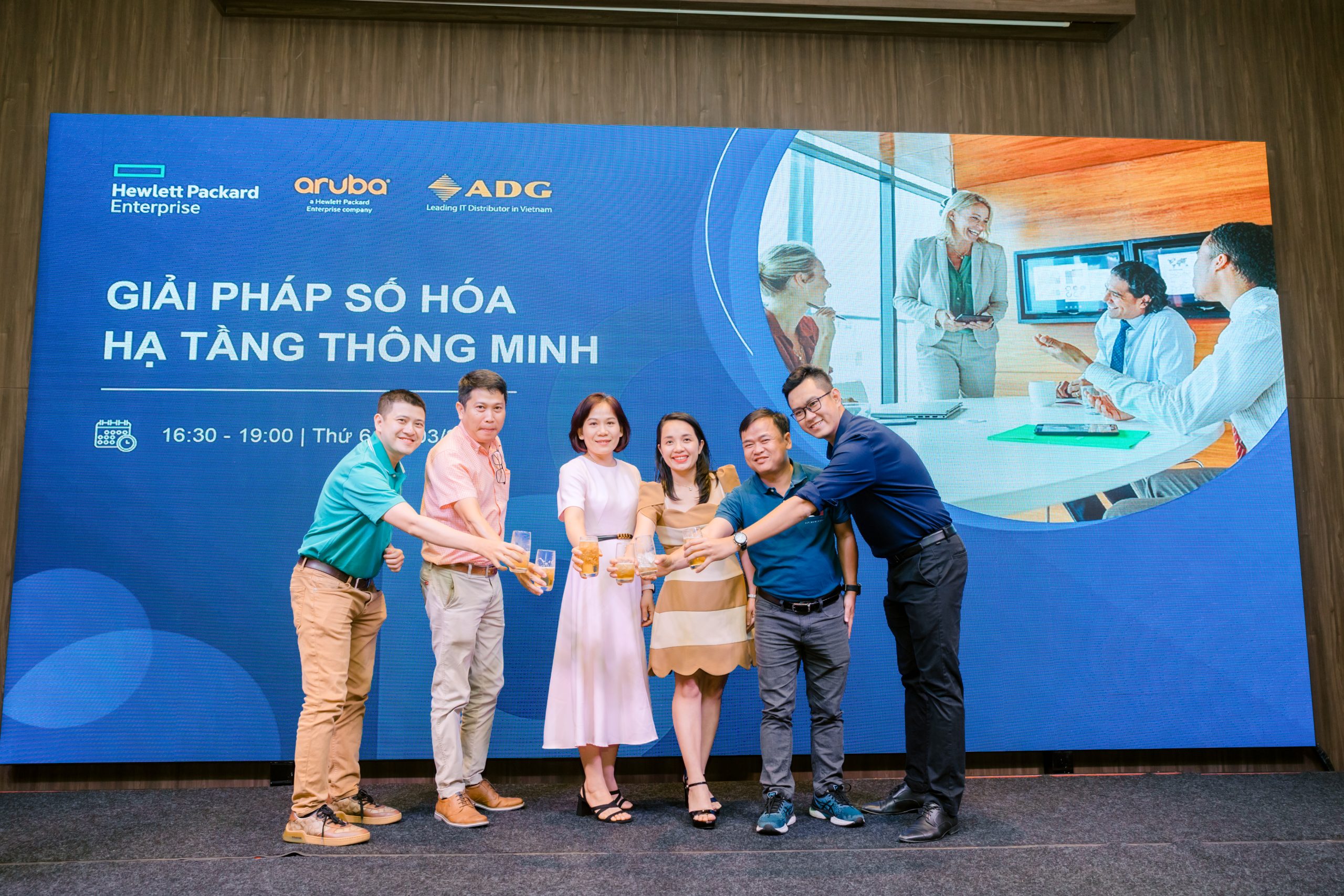 Toàn cảnh hội thảo công nghệ “Giải pháp số hóa hạ tầng thông minh ...